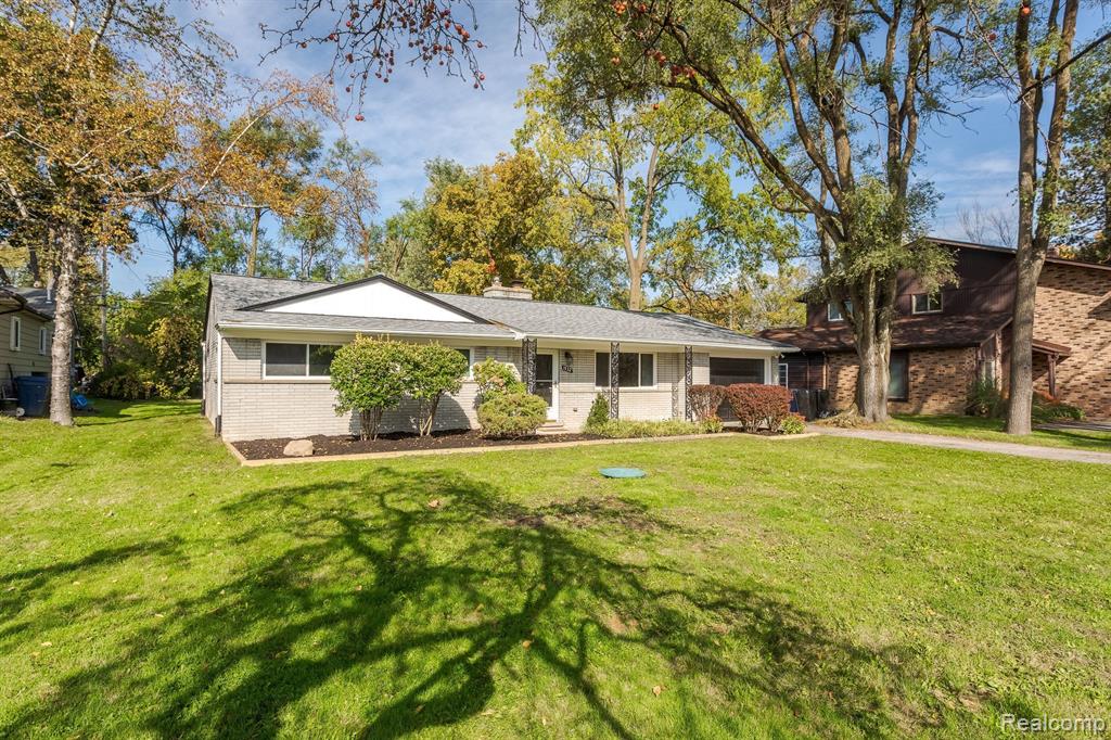 1932 Devonshire Road Bloomfield Hills, MI 48302 - Photo 28 of 35