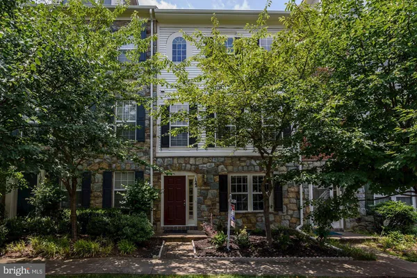 $3,300 | 122 Elmcroft Boulevard, Rockville, MD 20850