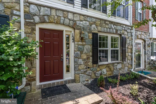 $3,300 | 122 Elmcroft Boulevard, Rockville, MD 20850