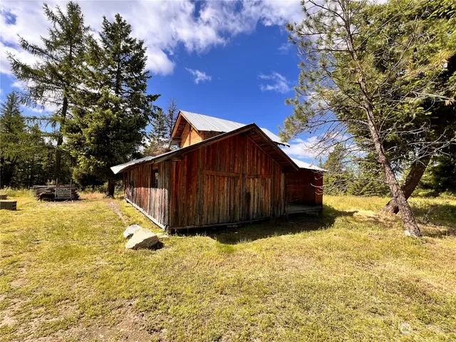 a view of a backyard of the house