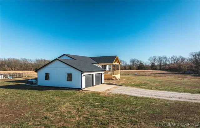 $672,400 | 29900 Pelican Drive, Lebanon, MO 65536