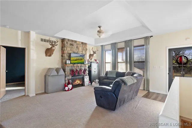 $672,400 | 29900 Pelican Drive, Lebanon, MO 65536