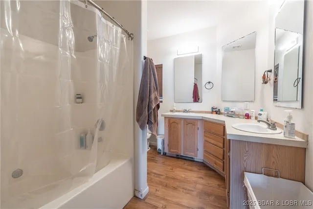 $672,400 | 29900 Pelican Drive, Lebanon, MO 65536