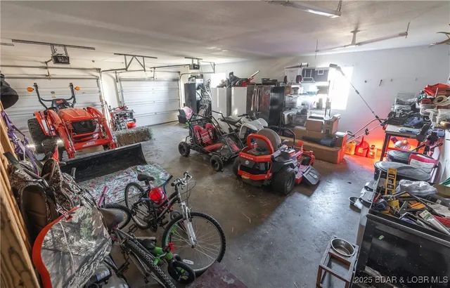 $672,400 | 29900 Pelican Drive, Lebanon, MO 65536