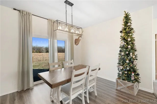 $672,400 | 29900 Pelican Drive, Lebanon, MO 65536