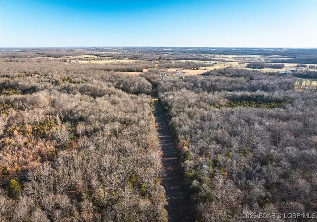 $672,400 | 29900 Pelican Drive, Lebanon, MO 65536