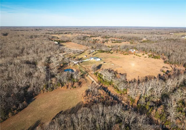 $672,400 | 29900 Pelican Drive, Lebanon, MO 65536