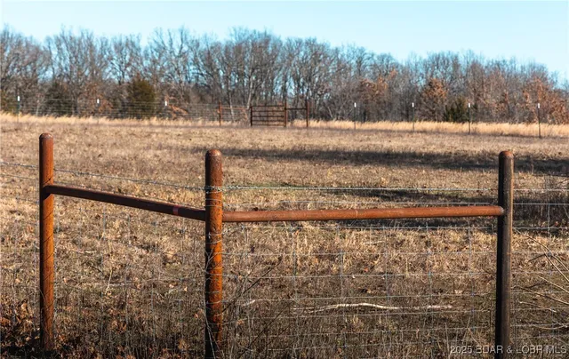 $672,400 | 29900 Pelican Drive, Lebanon, MO 65536