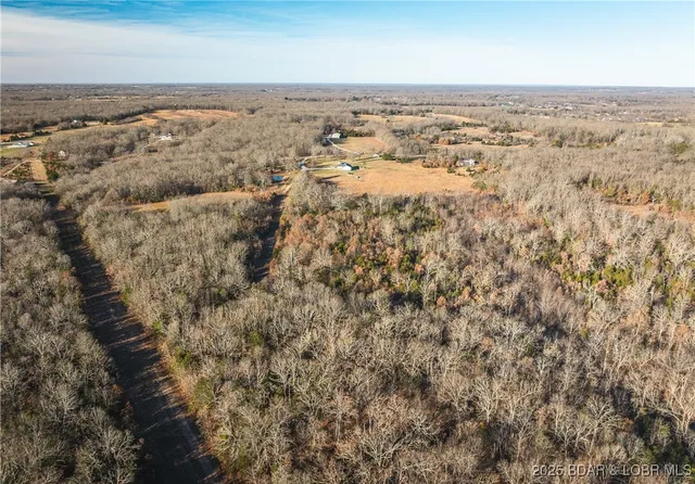 $672,400 | 29900 Pelican Drive, Lebanon, MO 65536