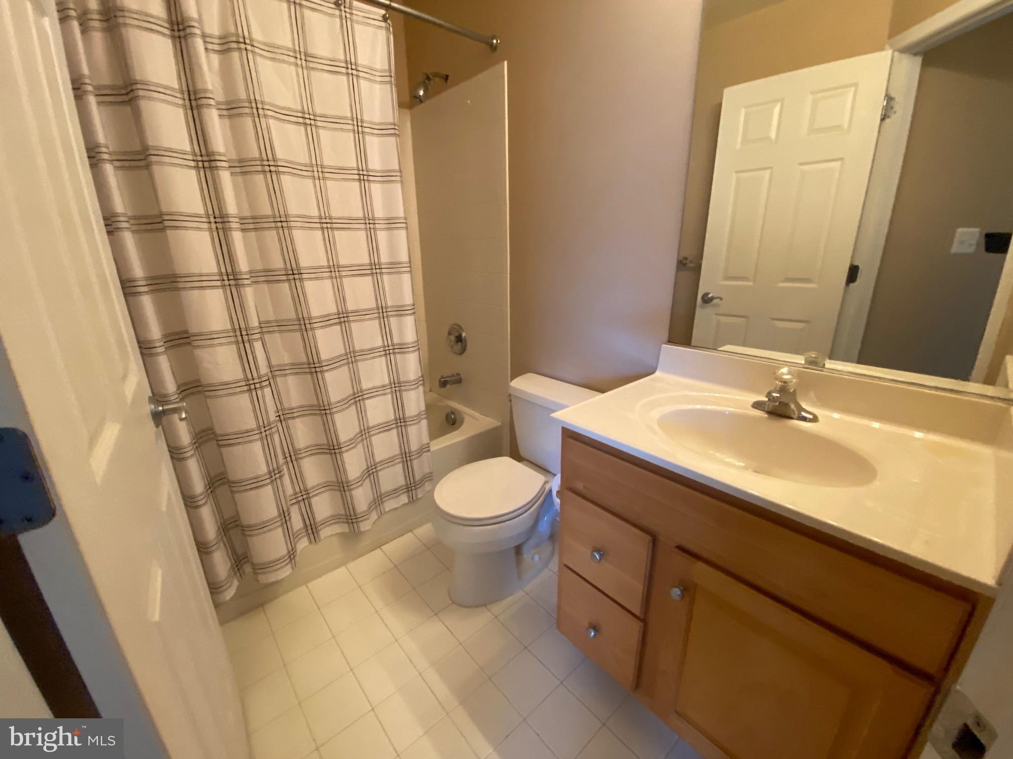 810 Ryan Street Baltimore, MD 21230 - Photo 13 of 21 hall bath on 3rd floor