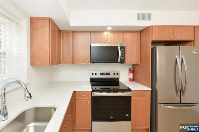 $3,600 | 20-30 Ridge Road, Unit B15, Ridgewood, NJ 07450