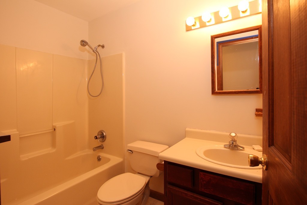 100 Williamsville Road Hubbardston, MA 01452 - Photo 8 of 17 Gallery Image 8