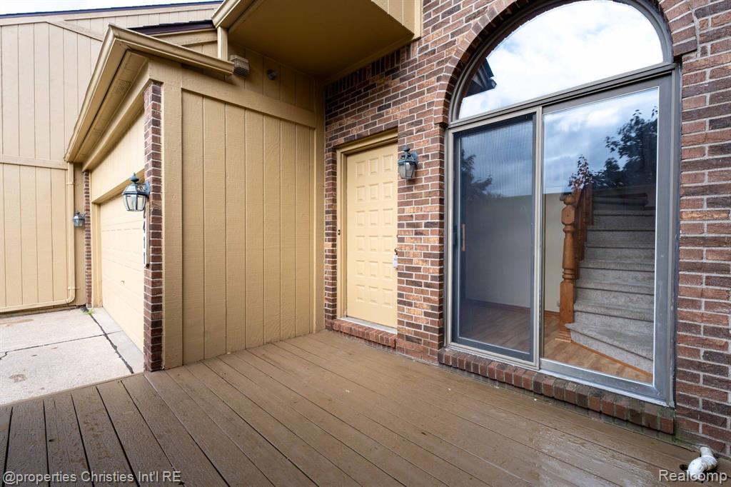 2411 Rochelle Park Drive Rochester Hills, MI 48309 - Photo 2 of 41