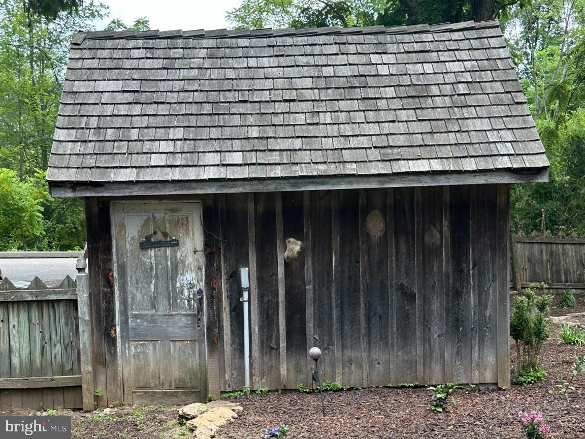 16756 Mount Airy Road Shrewsbury, PA 17361 - Photo 29 of 93 Spring house