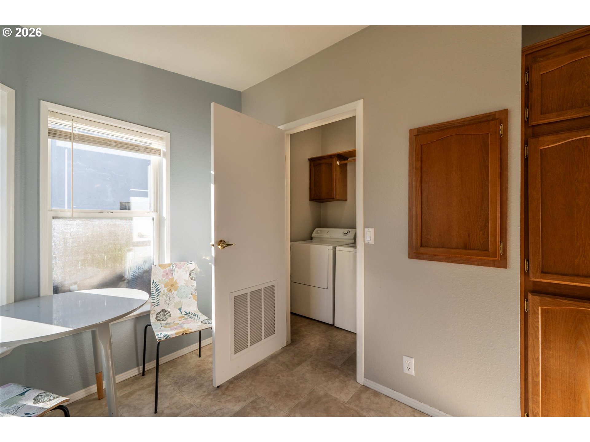 887 Jackson Avenue Southwest Bandon, OR 97411 - Photo 8 of 29 a living room with furniture and a table