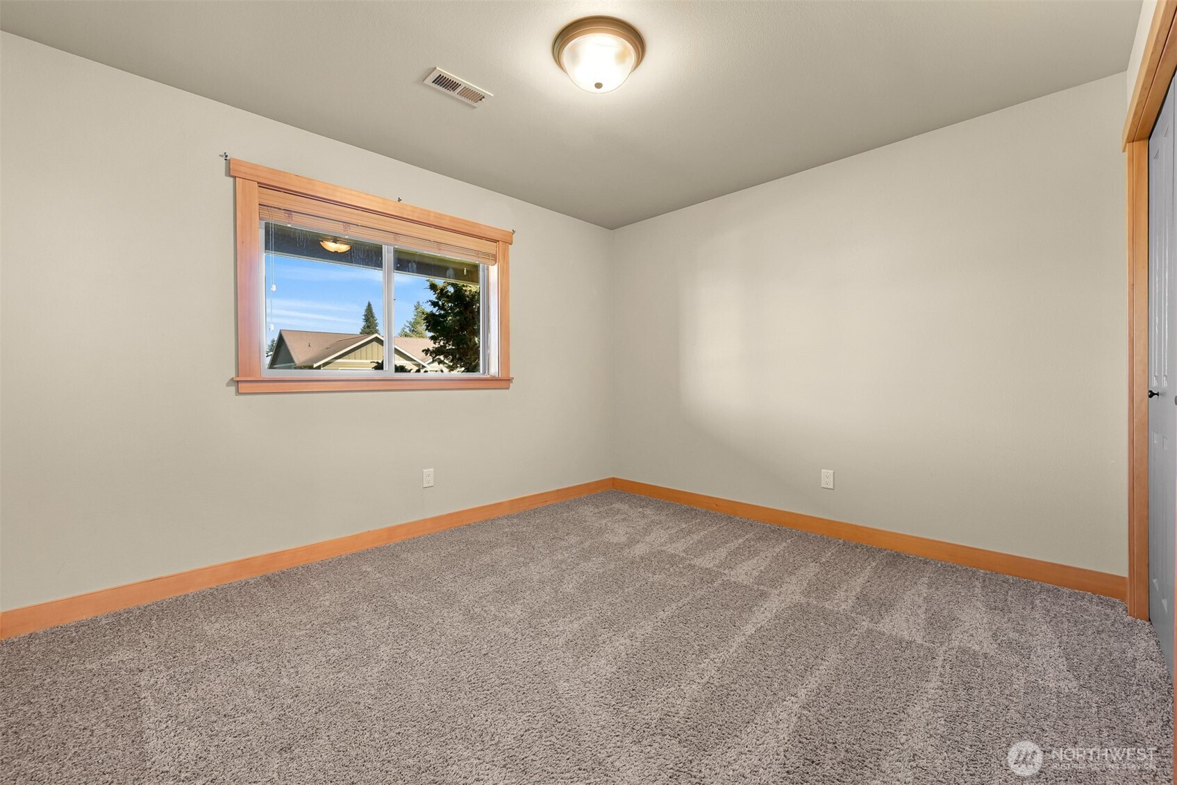 403 Westview Place Nooksack, WA 98276 - Photo 20 of 28 an empty room with a window