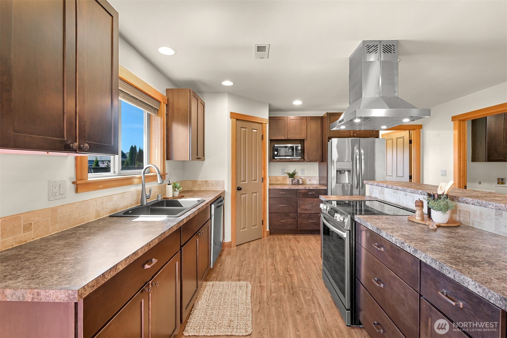 403 Westview Place Nooksack, WA 98276 - Photo 9 of 28 a kitchen with granite countertop a sink stove and cabinets