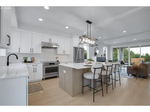 $959,860 | 6020 Southwest 18th Drive, Portland, OR 97239