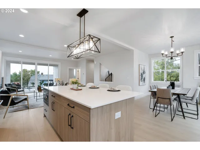 $959,860 | 6020 Southwest 18th Drive, Portland, OR 97239