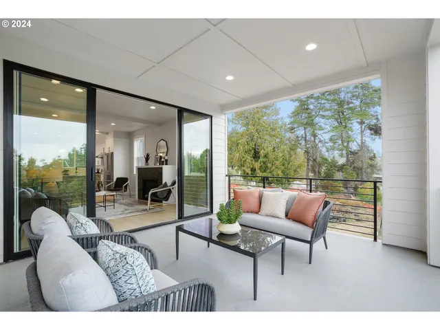 $959,860 | 6020 Southwest 18th Drive, Portland, OR 97239