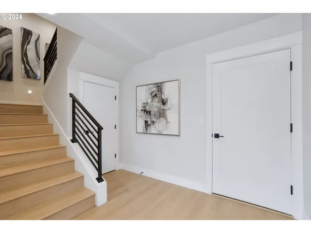 $959,860 | 6020 Southwest 18th Drive, Portland, OR 97239