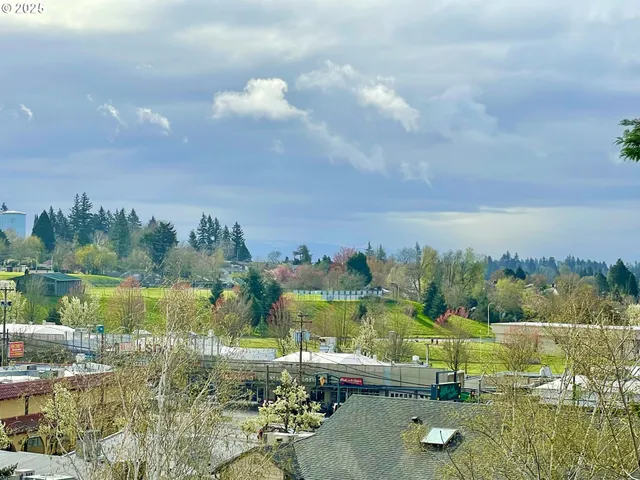 $959,860 | 6020 Southwest 18th Drive, Portland, OR 97239