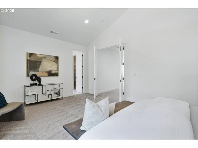 $959,860 | 6020 Southwest 18th Drive, Portland, OR 97239