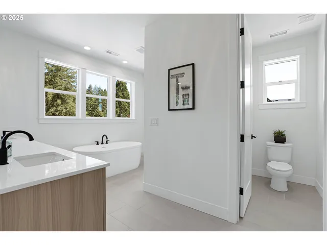 $959,860 | 6020 Southwest 18th Drive, Portland, OR 97239