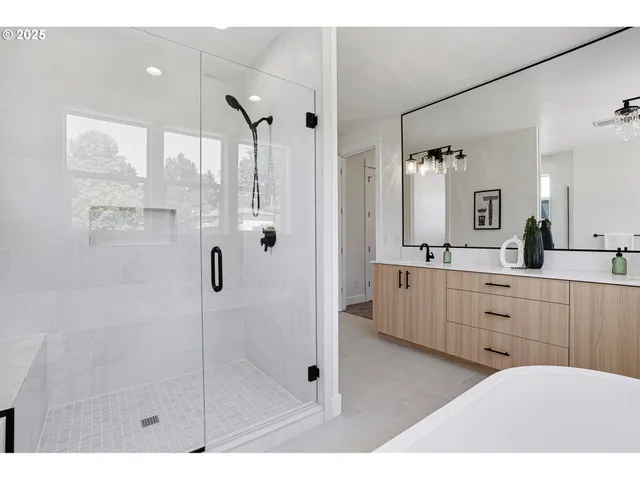 $959,860 | 6020 Southwest 18th Drive, Portland, OR 97239