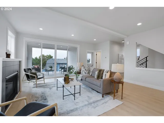 $959,860 | 6020 Southwest 18th Drive, Portland, OR 97239