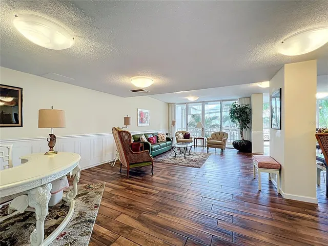 $445,000 | 100 Pierce Street, Unit 910, Clearwater, FL 33756