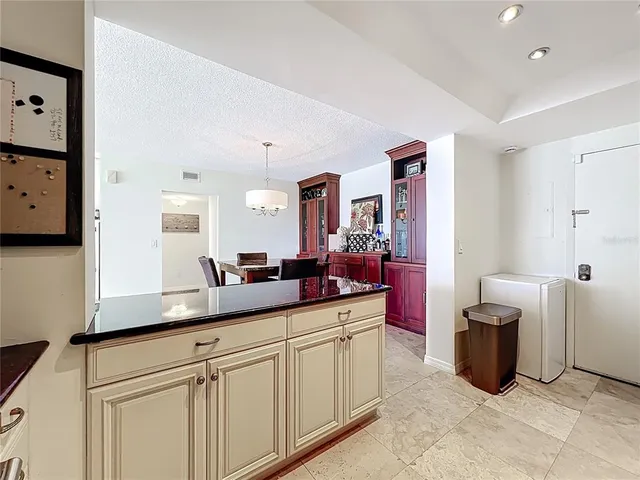 $445,000 | 100 Pierce Street, Unit 910, Clearwater, FL 33756