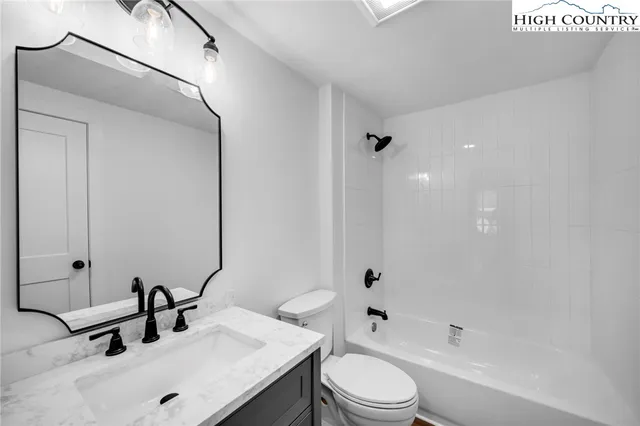 $495,000 | 208 Meadow Loop, Newland, NC 28657