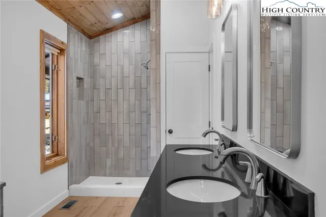 $495,000 | 208 Meadow Loop, Newland, NC 28657