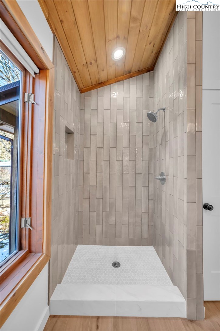 208 Meadow Loop Newland, NC 28657 - Photo 20 of 46 a bathroom with a small tub