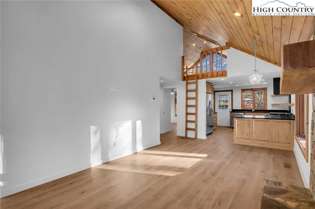 $495,000 | 208 Meadow Loop, Newland, NC 28657