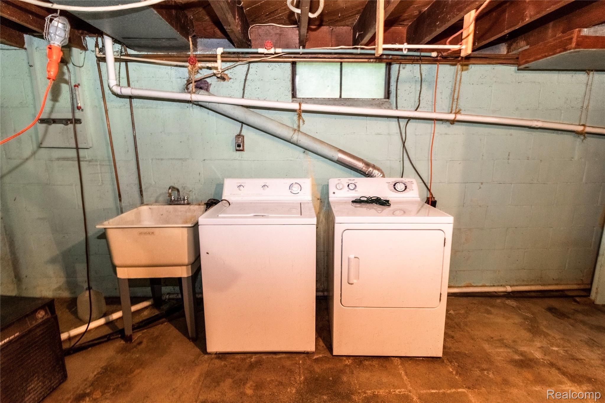 1759 Millville Road Lapeer, MI 48446 - Photo 20 of 23 Laundry.jpg