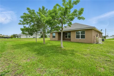 a view of a house with a backyard