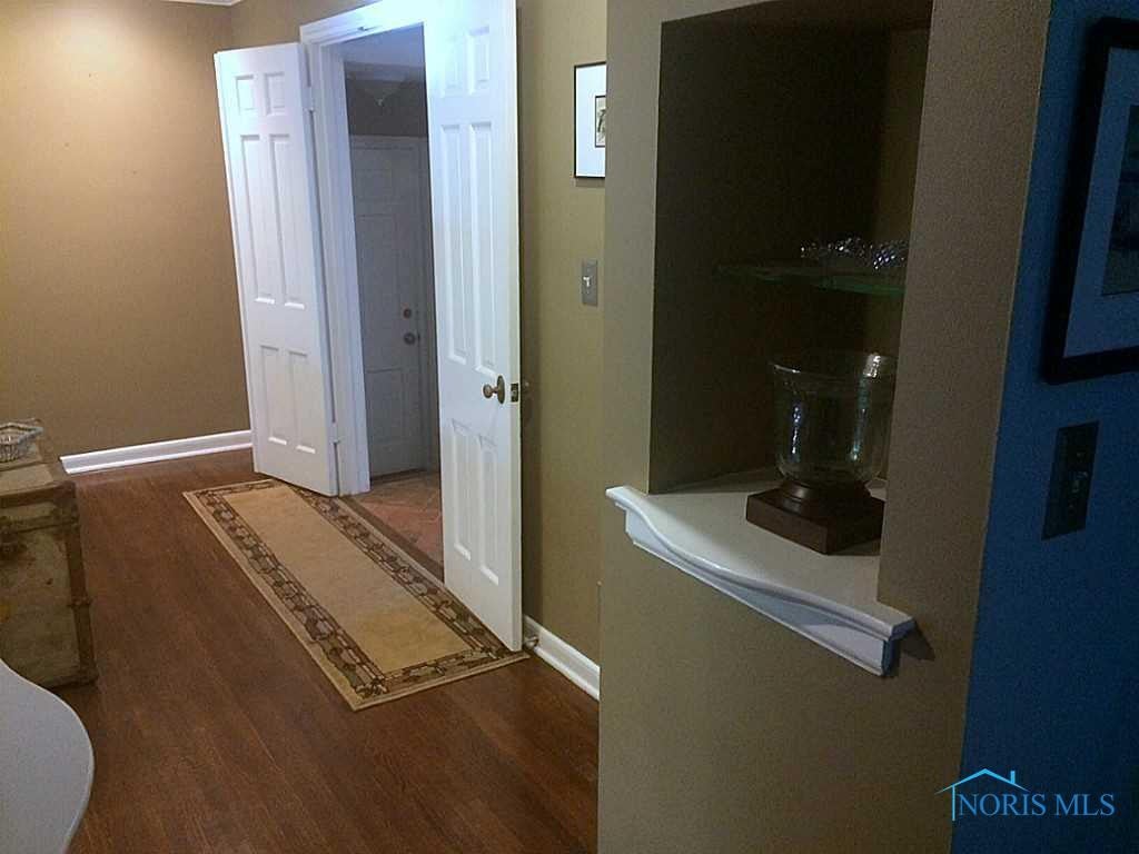 2262 Innisbrook Road Toledo, OH 43606 - Photo 4 of 16 Living Room.