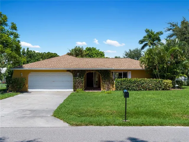 $949,900 | 424 Baycrest Drive, Venice, FL 34285
