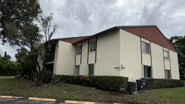 $219,900 | 4969 Sable Pine Circle, Unit D2, West Palm Beach, FL 33417