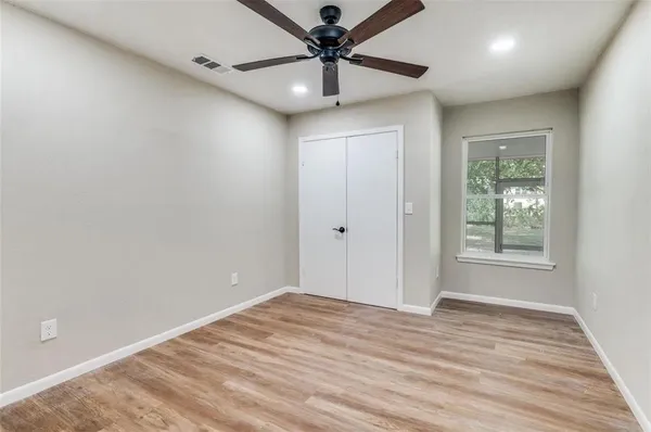 a view of a livingroom with a ceiling fan and window