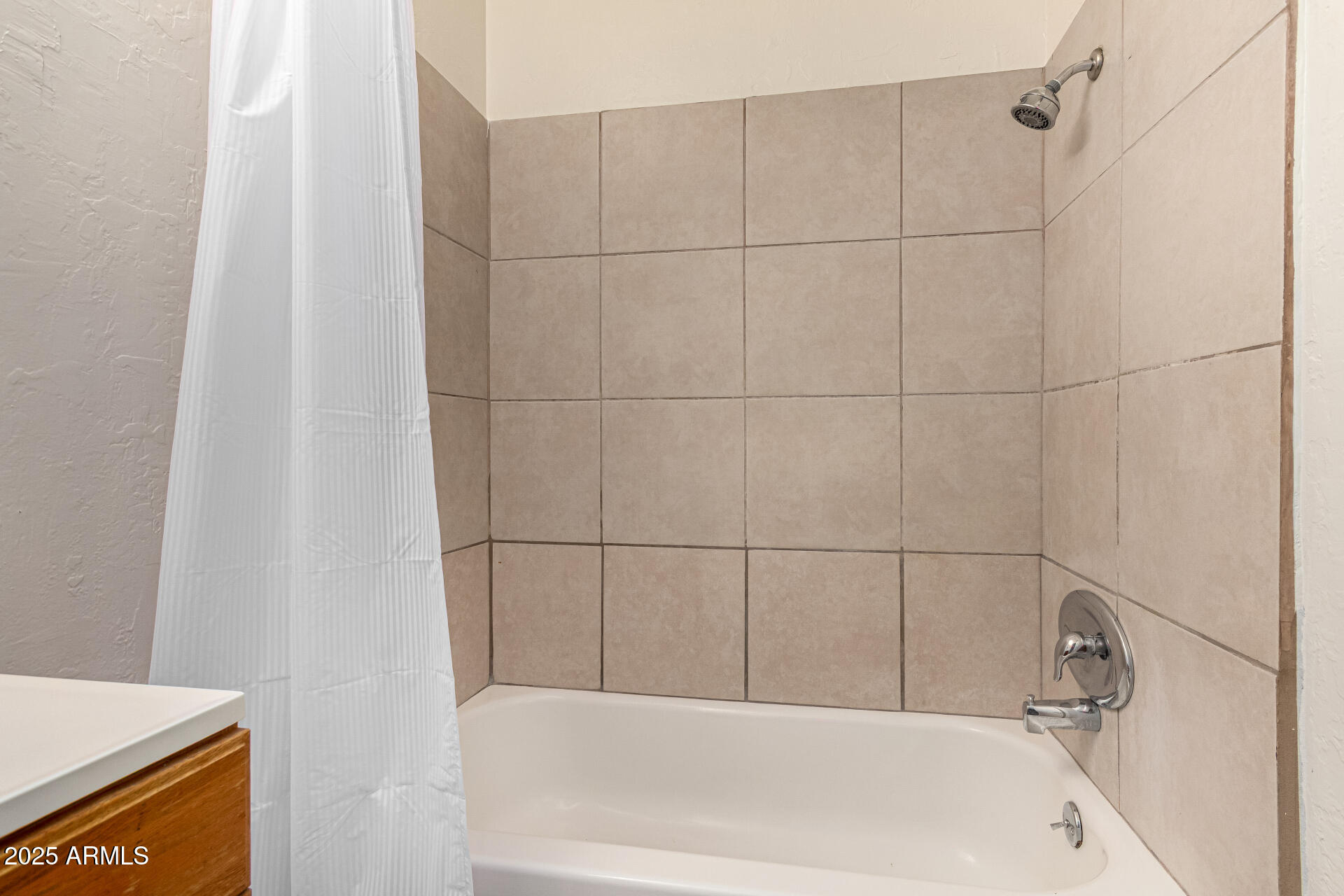 1204 West 5th Street, Unit 8 Tempe, AZ 85281 - Photo 13 of 18 a bathroom with a bathtub