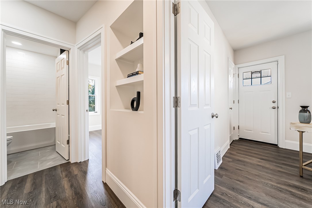 3670 Ludgate Road Cleveland, OH 44120 - Photo 12 of 34