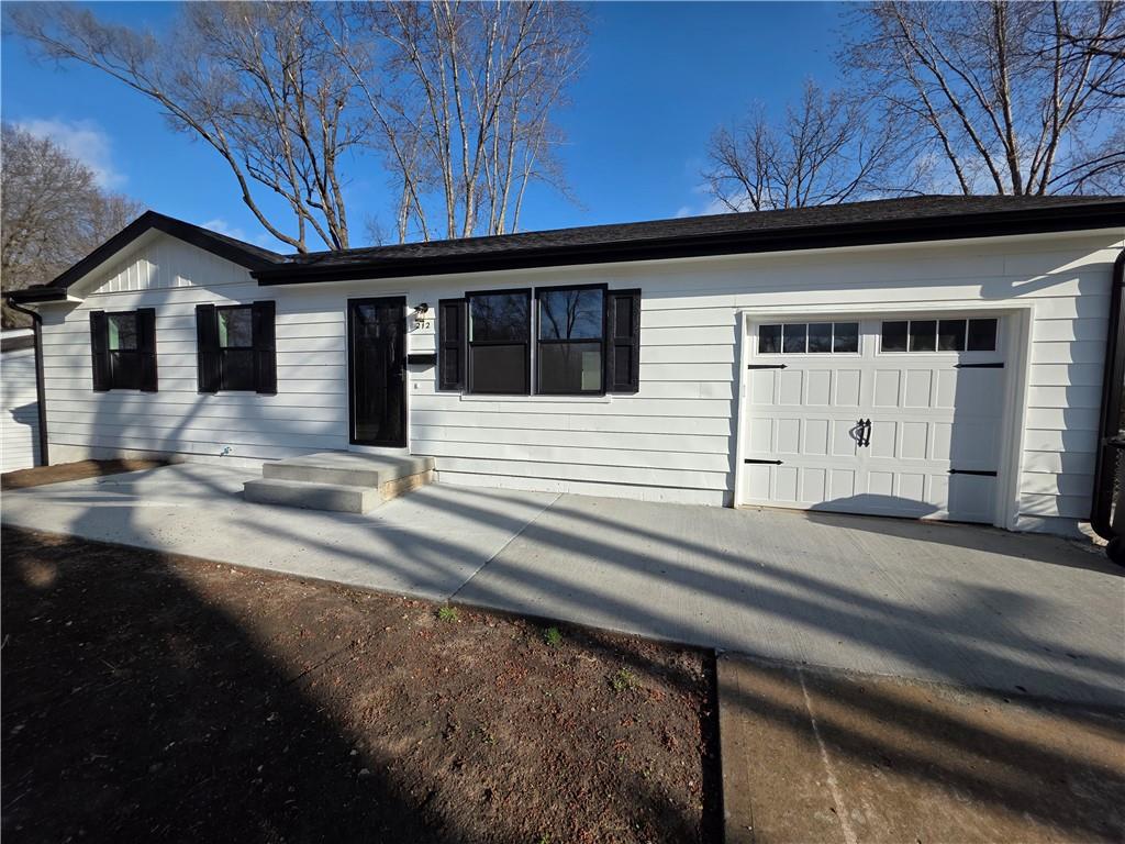 212 West Cambridge Road Belton, MO 64012 - Photo 2 of 22