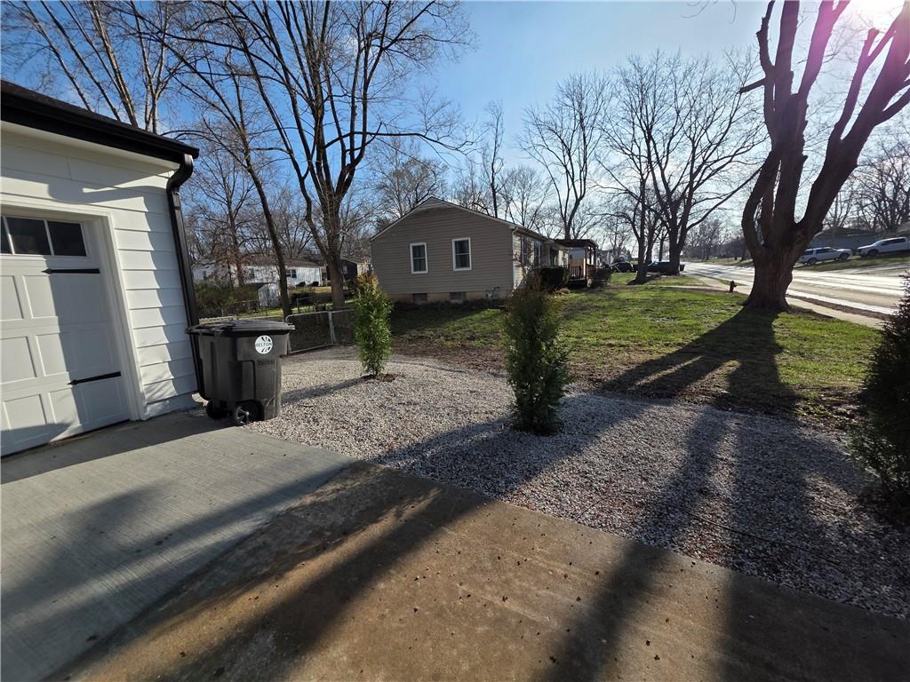 212 West Cambridge Road Belton, MO 64012 - Photo 3 of 22