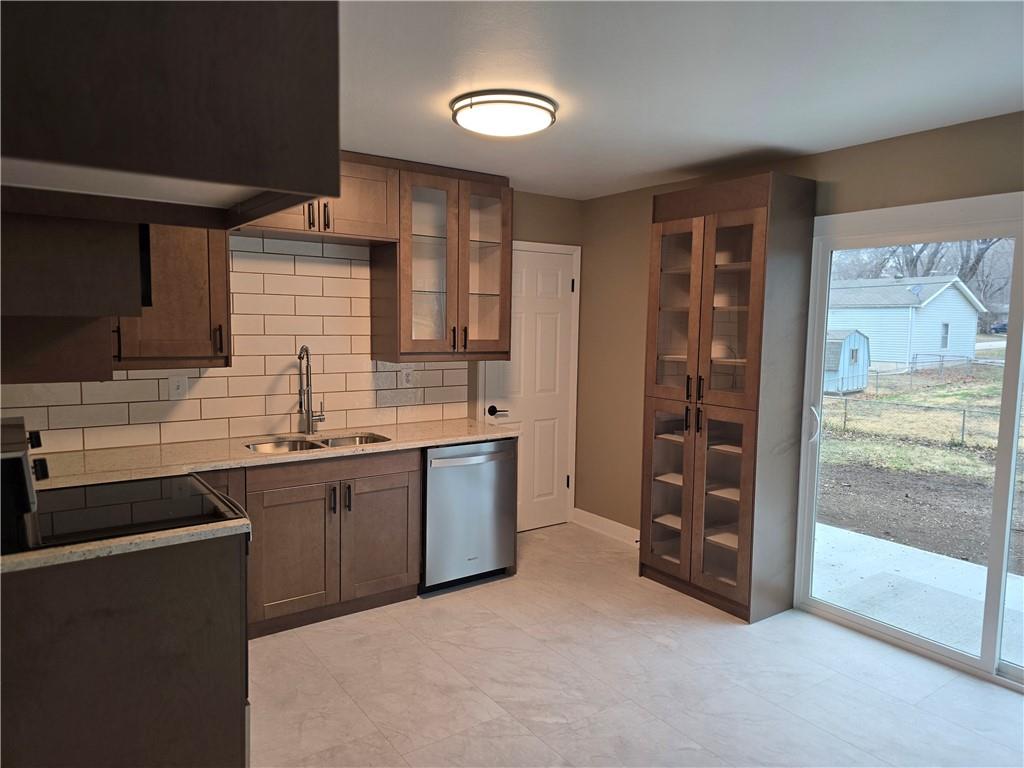 212 West Cambridge Road Belton, MO 64012 - Photo 6 of 22