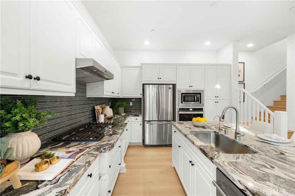 779 Benchmark Irvine, CA 92618 - Photo 13 of 27 kitchen