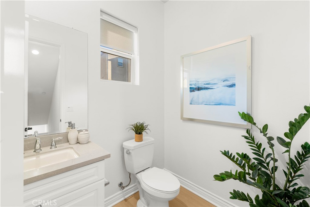 779 Benchmark Irvine, CA 92618 - Photo 16 of 27 second floor bathroom