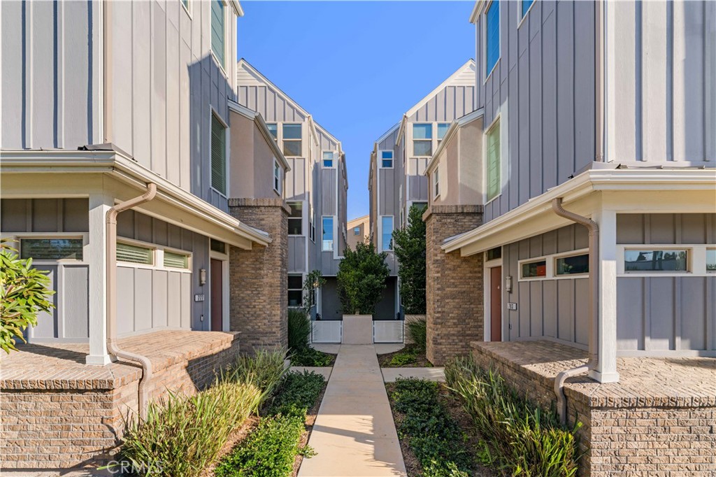 779 Benchmark Irvine, CA 92618 - Photo 3 of 27